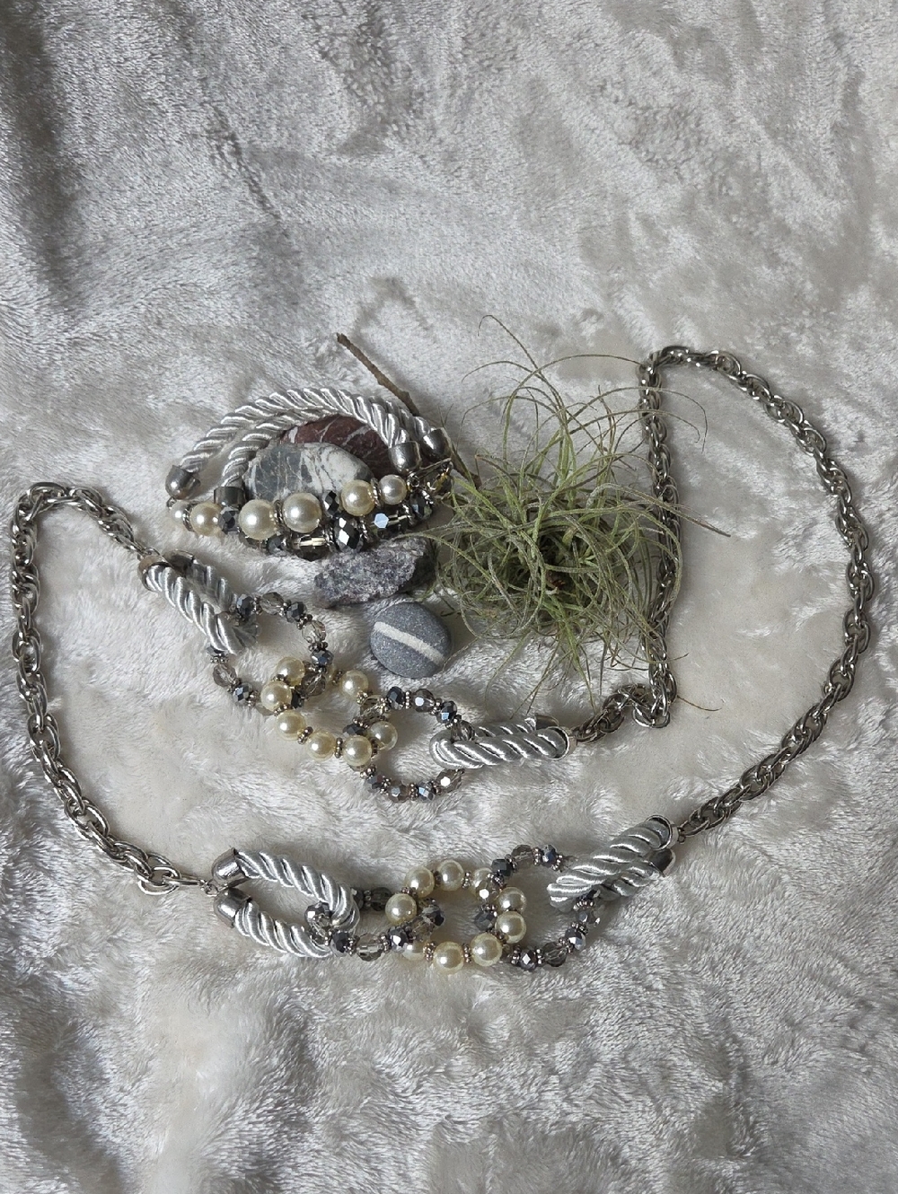 Vintage Pearl & Crystal Rope Style Chain With Decoritive Station Links.